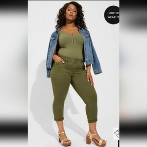 NWOT Torrid Perfect Relaxed Utility Crop Pants Size 12